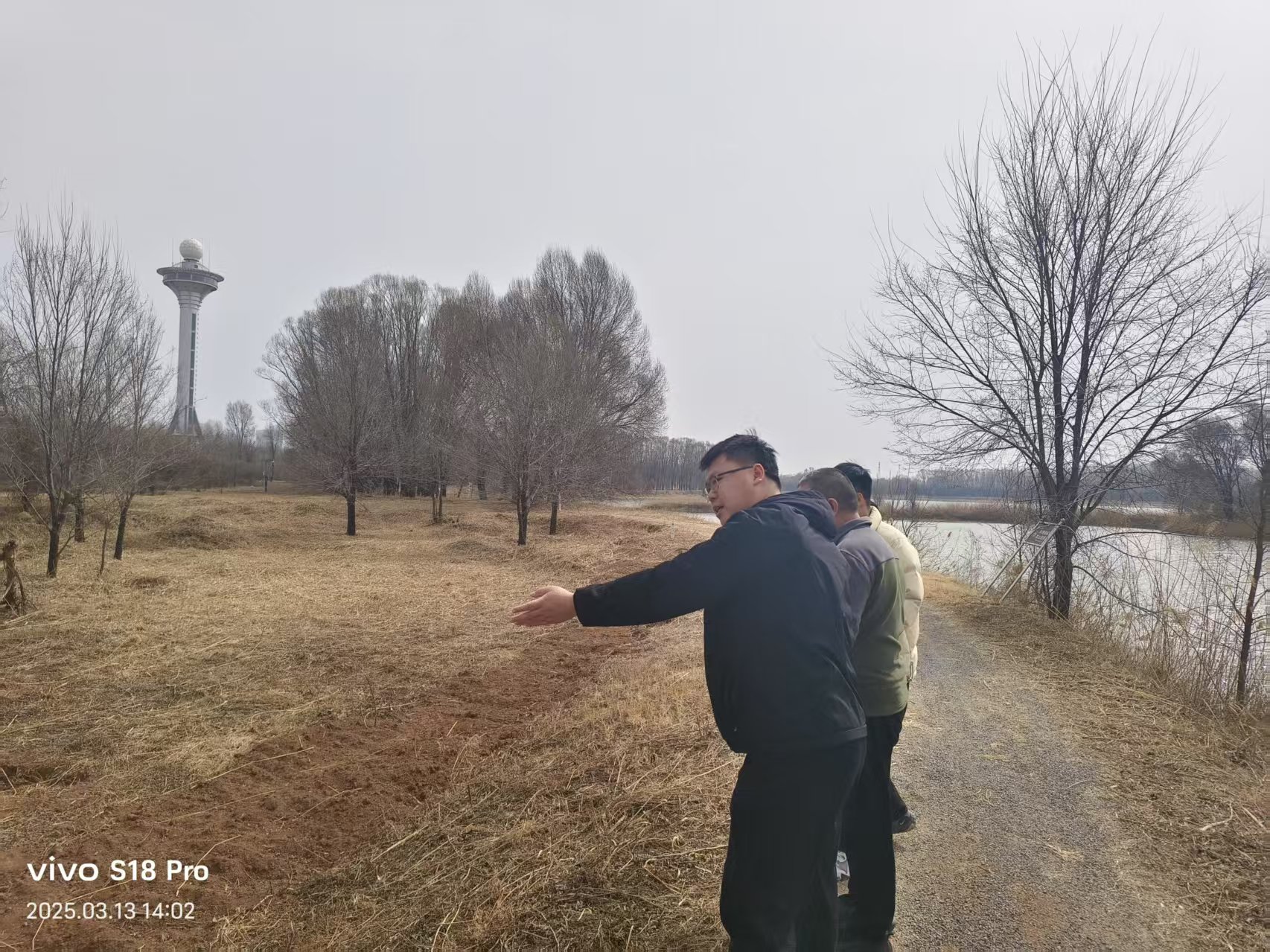 25.3.13防洪看现场.jpg