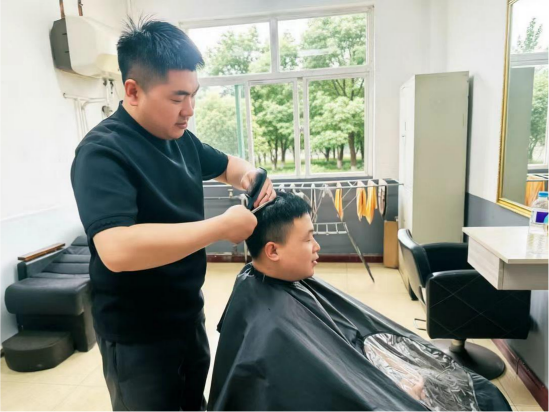 理去尘劳焕精神 龙抬头里暖人心